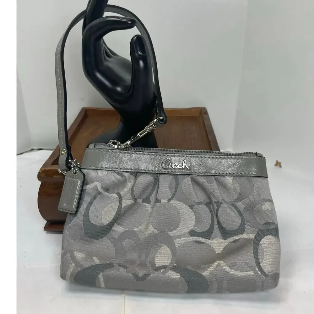COACH WRISTLET BAG CANVAS LEATHER SIGNATURE GRAY PLEATED AESTHETIC‎ KAWAII